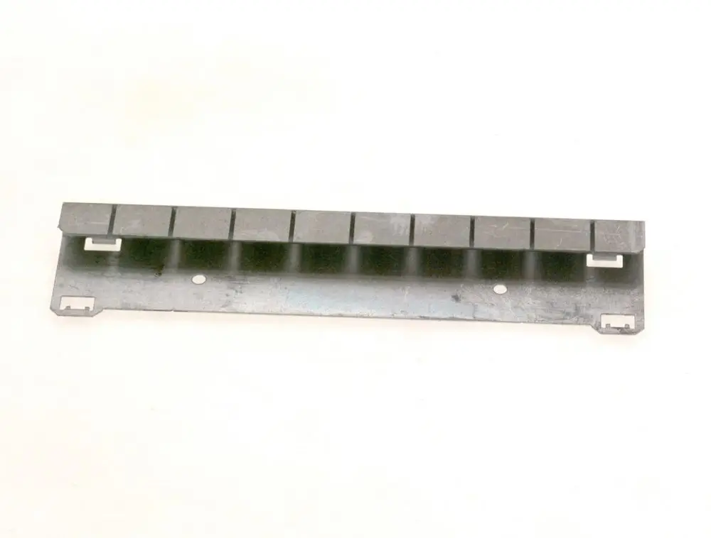 Bosch Metallplatte mit mehreren Rillen und Halterungen, vermutlich für eine Abgas- oder Temperatursteuerung.